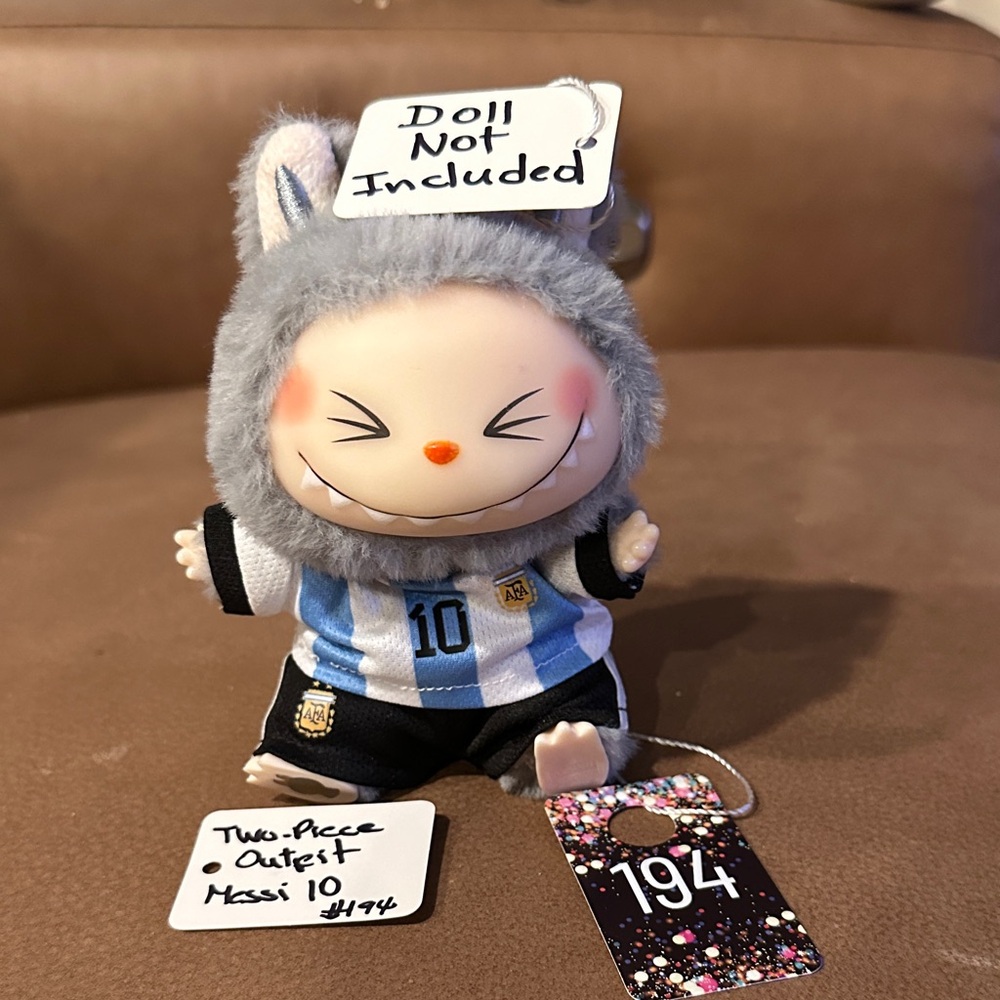 194, NWOT Two Piece Outfit. Messi 10